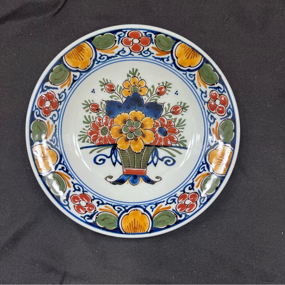 1981 Royal Delft Multi-color Flowers Basket Plate 5.5” - RARE Vintage Mint‎